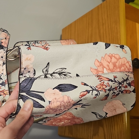 Guess Floral Purse - Picture 7 of 11